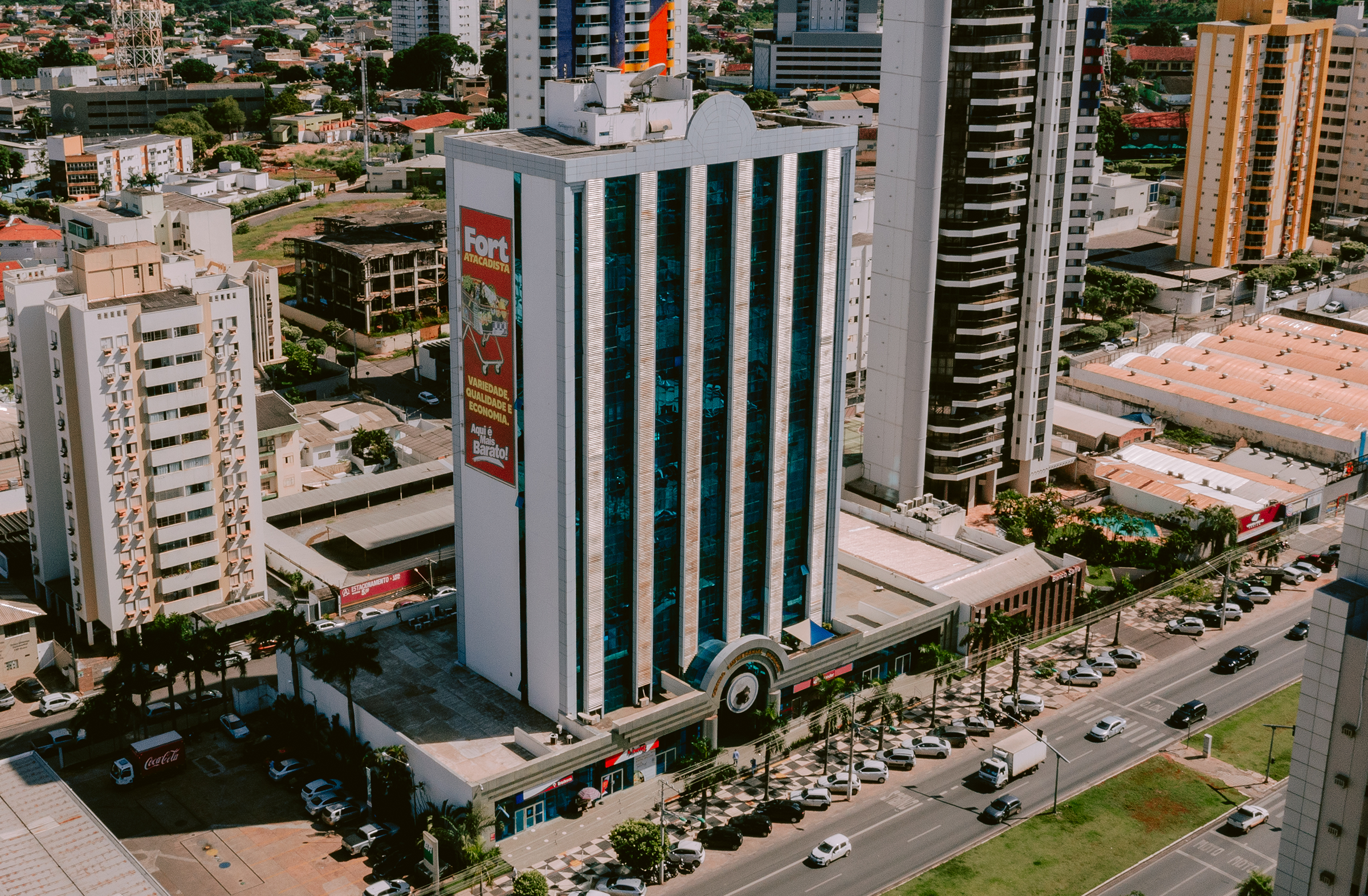 1996 -CENTRO EMPRESARIAL PAIAGUÁS