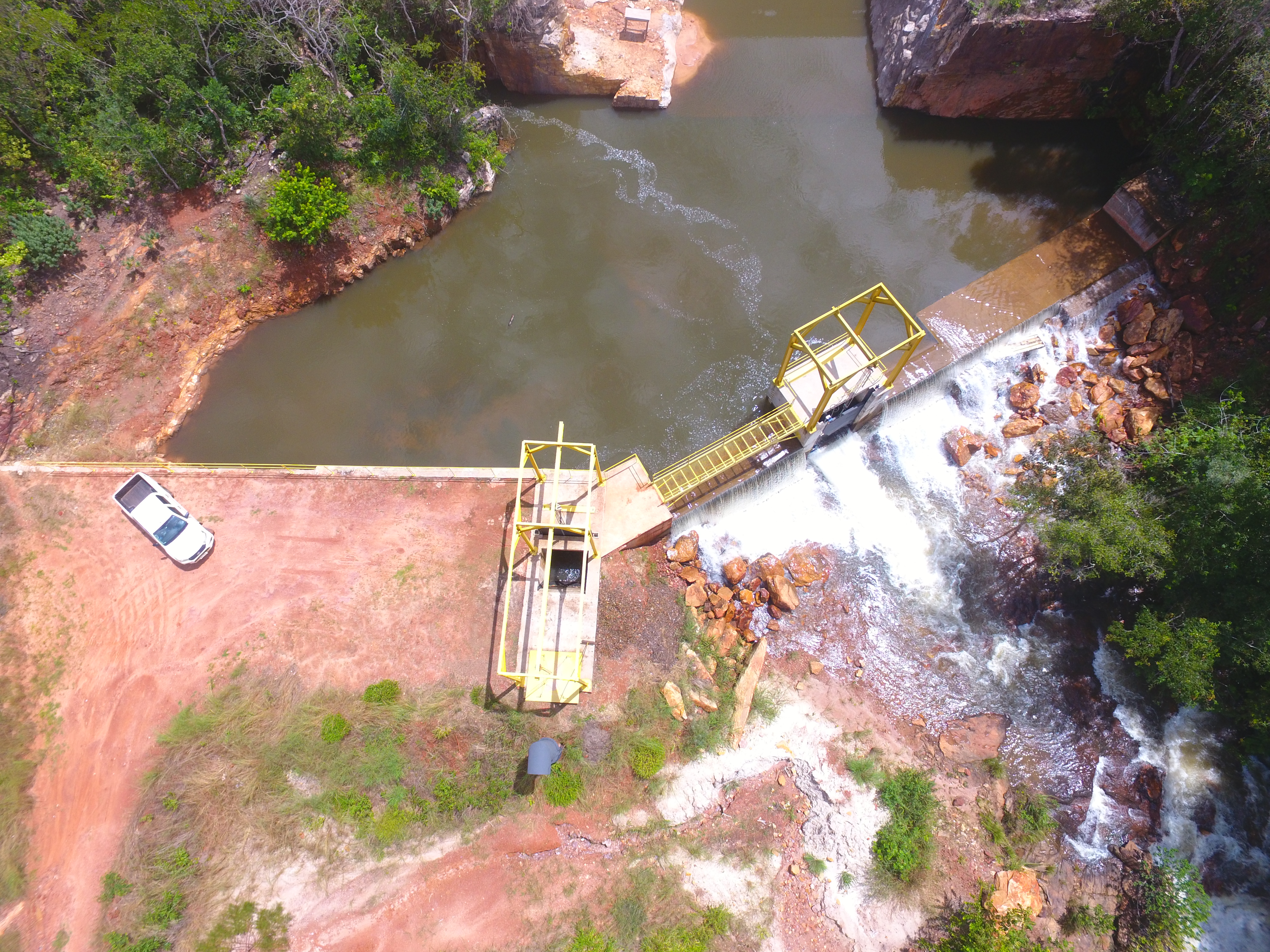 Importância da conscientização da população sobre o uso de energia limpa. 